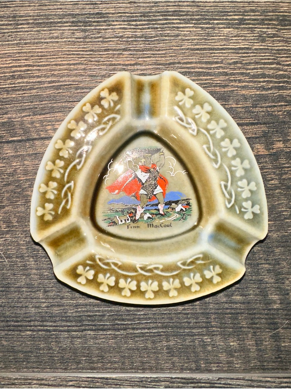 Vintage (1950) Wade Porcelain ashtray w/ Irish mythological figure Finn MacCoul